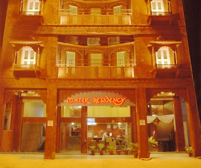 https://imgcld.yatra.com/ytimages/image/upload/t_hotel_yatra_city_desktop/v1408343779/Domestic Hotels/Hotels_Kanpur/Malik Residency/Overview.jpg